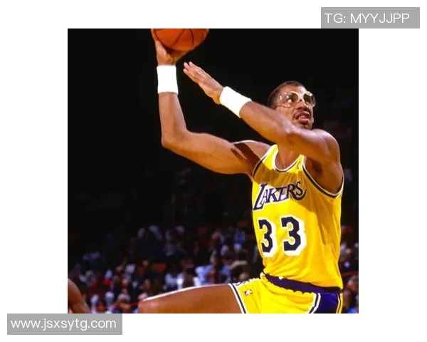 卡里姆阿卜杜尔贾巴尔的教育理念在篮球与文化传播中的深远影响