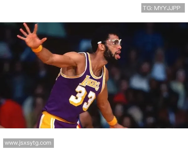 卡里姆阿卜杜尔贾巴尔传奇篮球生涯的辉煌成就与影响力分析