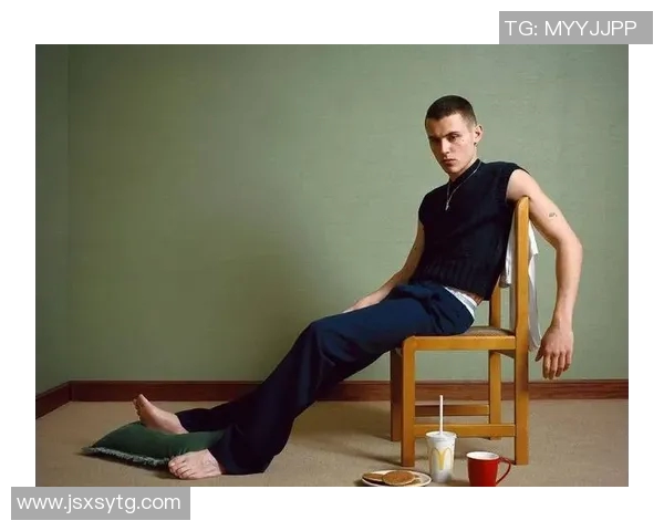 足球明星跨界时尚界客串模特的惊艳瞬间揭秘